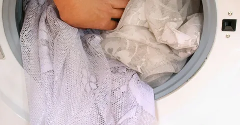 Tül perdeler nasıl yıkanır?