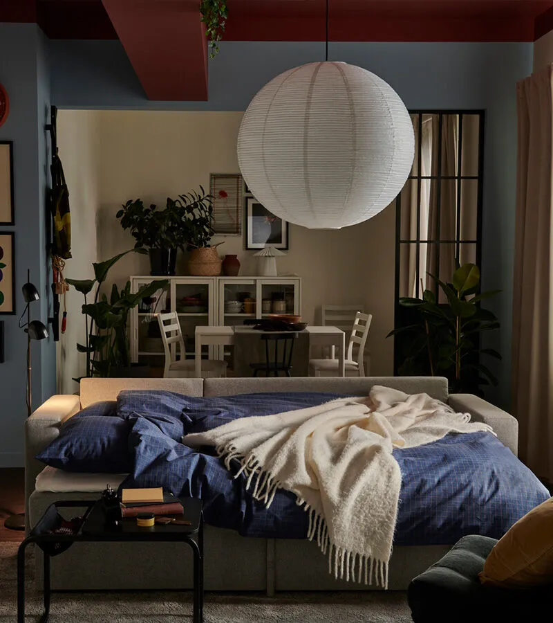 Model Yatak / Kanepe Tipi Öne Çıkan Özellikler HAMMARN 2'li yataklı kanepe 2 kişilik kanepe → yatak dönüşümlü Dar alanlara uygun, basit mekanizma FRIHETEN bazalı yataklı köşe kanepe Köşe kanepe + yatak + saklama bölmesi “3 işlev bir arada” çözüm; depolama alanı da var VRETSTORP 3'lü yataklı kanepe 3 kişilik kanepe → yatak Geniş oturma alanı, misafir yatağı olarak ideal HEMNES/AFJALL divan Kanepe + tek kişilik yatak + çift kişilik yatak + çekmeceler Fonksiyonelliği yüksek; çok amaçlı kullanım